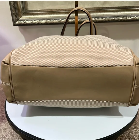 Coach NWOT Elegant Tan Women's Bag - Picture 8 of 13